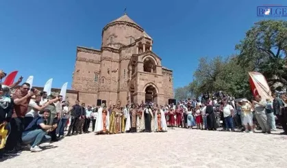 Van’da tarihi buluşma! Dünyanın dört bir yanından geldiler, barış mesajı verdiler
