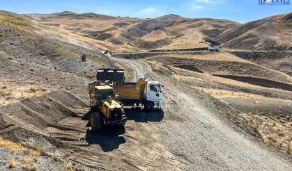 Van’da Ulaşım Seferberliği: 13 İlçede Yollar Yeniden Yapılıyor