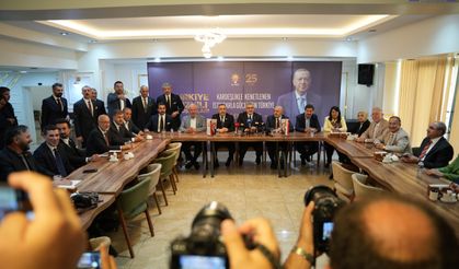 AK Parti Van’da sahaya indi: 15 günde 40 mahalle ziyaret edildi