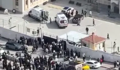 Lisede bıçaklı kavga! Okula çok sayıda ekip sevk edildi