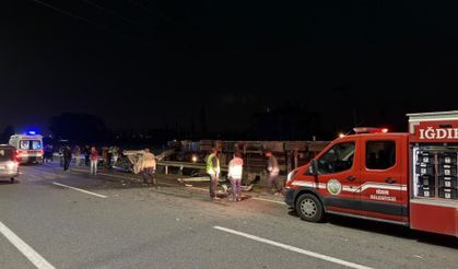 Doğubayazıt yolunda çimento yüklü tır devrildi: 1 yaralı