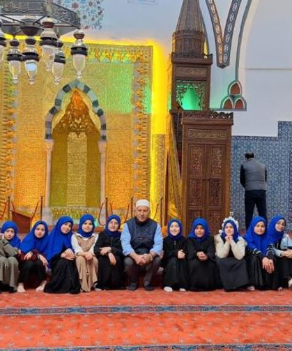 Kur’an kursu öğrencileri tarihi camide iftar açtı