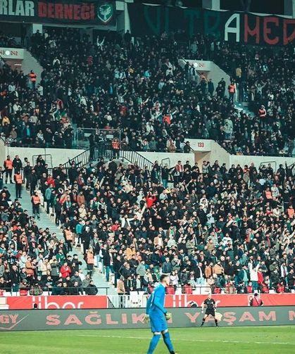 Amedspor Taraftarından Gövde Gösterisi!