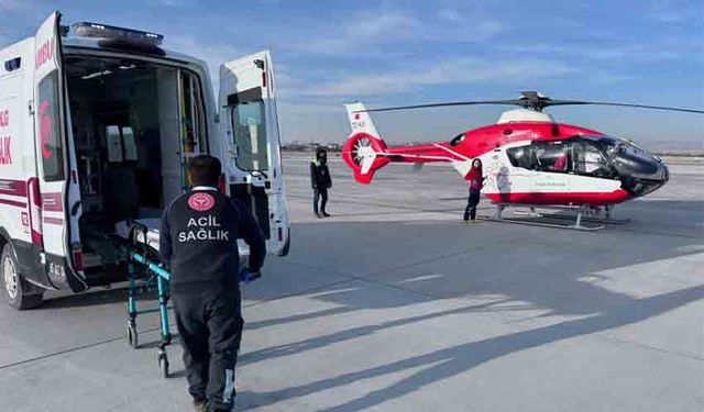 Bahçesaray'daki hasta için ambulans helikopter havalandı