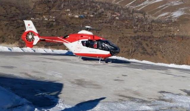 Yaşlı hasta için ambulans helikopter havalandı