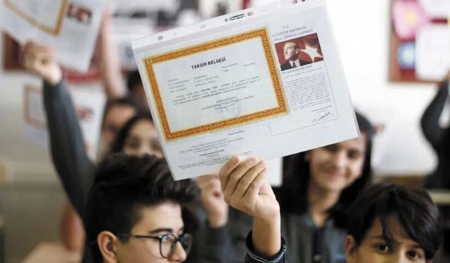 Van'da 275 Bin Öğrenci Karne Heyecanı Yaşadı