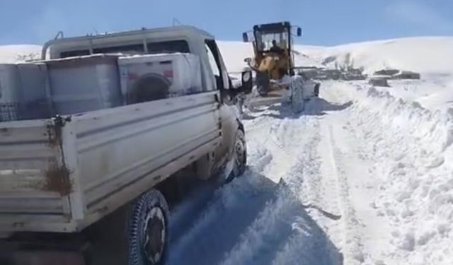 Özalp'ta mahsur kalan iki kişi kurtarıldı