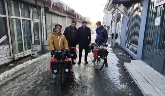 Bisikletle dünya turuna çıkan Fransız çift Çaldıran’a ulaştı