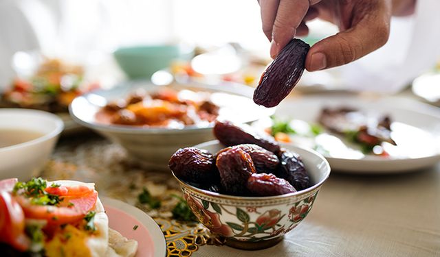 Çocuklara ve gençlere Ramazan için sağlıklı beslenme önerileri
