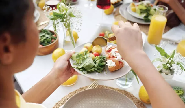 Ramazan sonrası beslenme düzenine yavaş yavaş geçilmeli