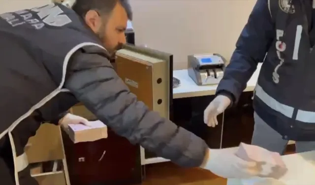 İBB'ye yönelik ikinci dalga operasyonda gözaltına alınan 52 kişi adliyeye sevk edildi