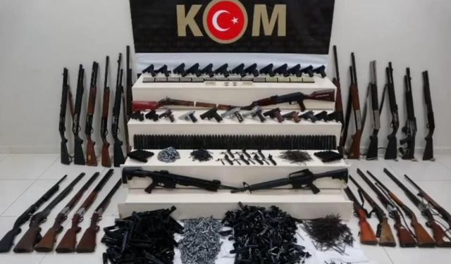 Van'da 13 adreste çok sayıda silah ve mühimmat ele geçirildi