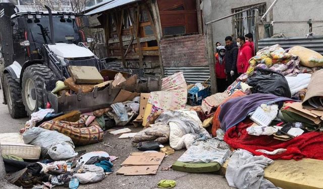 Van’da bir evden iki kamyon çöp çıktı