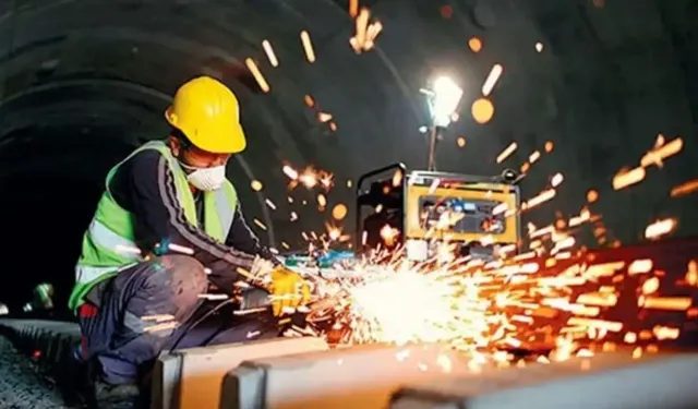 Sanayi üretimi yıllık yüzde 1,9 azaldı