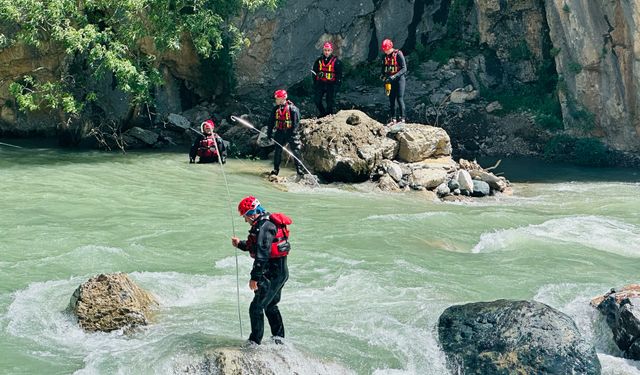 8 gün önce derede kaybolan çocuk için arama çalışmaları devam ediyor