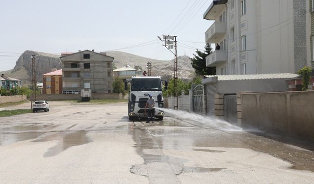 Tuşba Belediyesi’nden Seyrantepe ve İstasyon’da Temizlik Çalışması