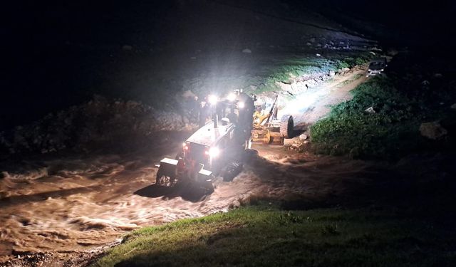 Van’da pancar toplamaya giden vatandaşlar su seviyesi yükselince mahsur kaldı