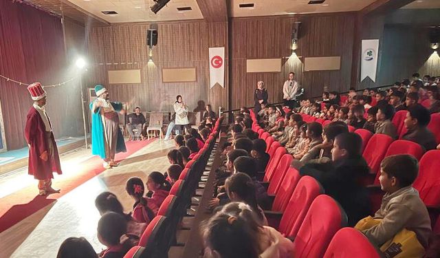 Gürpınarlı çocuklar ilk kez tiyatroyla buluştu
