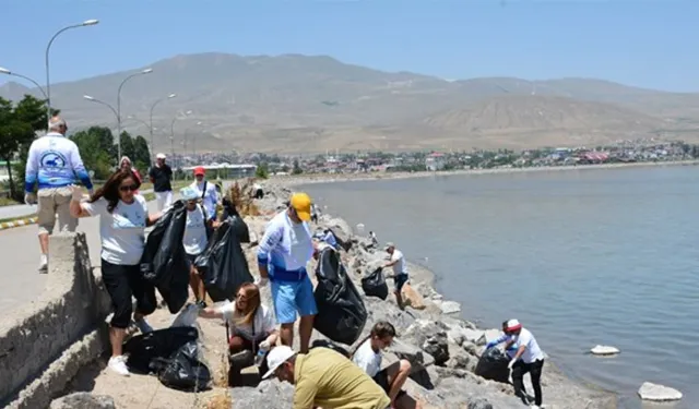 Gevaş’ta Anlamlı Etkinlik: Van Gölü’nün Mavisi ve Alzheimer İçin Buluşma