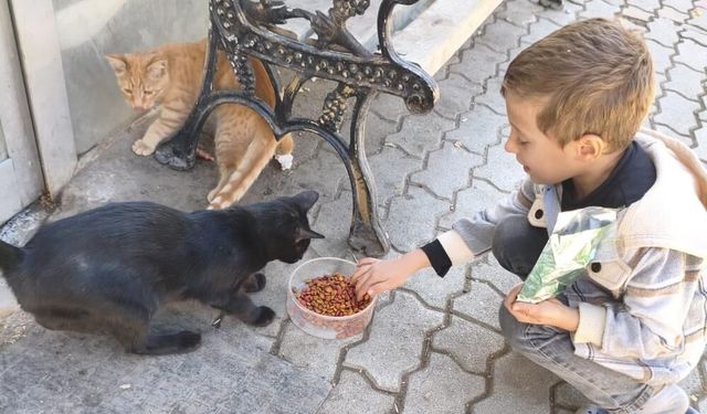 Çatak’ta minik öğrencilerden anlamlı davranış