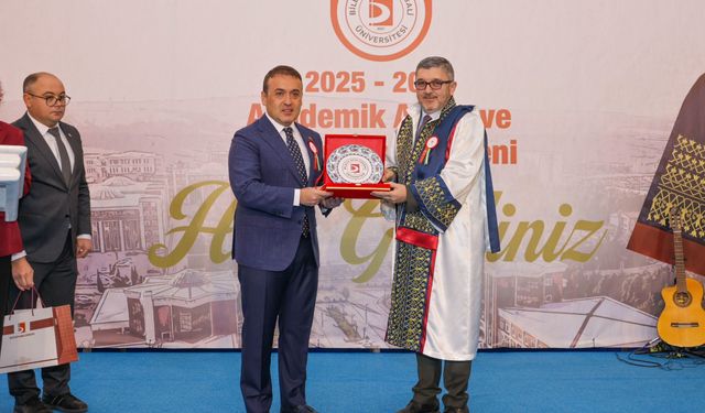 BŞEÜ’de 2025-2026 Akademik Yılı törenle başladı