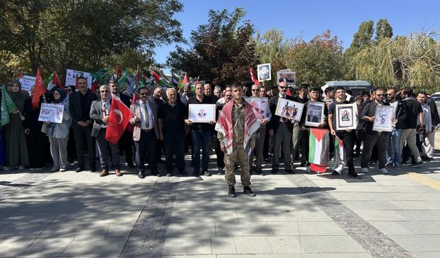 Van'da öğrenciler Gazze için yürüdü