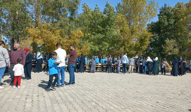 Özalp Emek Ortaokulu’nda yardım kampanyası düzenlendi