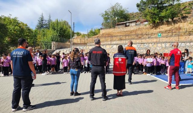 Tunceli'de miniklere afet eğitimi veriliyor
