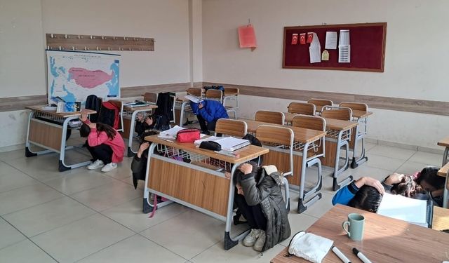Van’daki okullarda eş zamanlı afet tatbikatı yapıldı