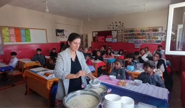 Van Muradiye’de öğrenciler için “Çorba Günü”