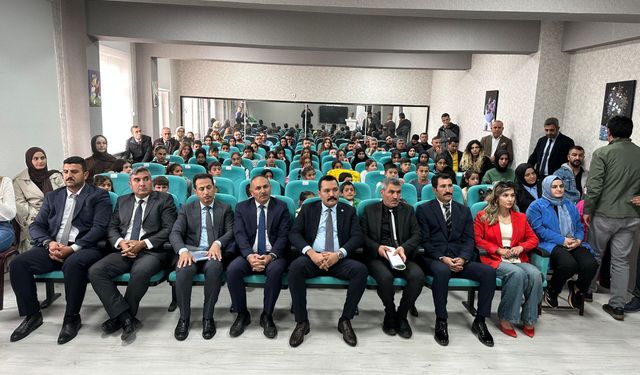 Van Muradiye'de Okuma Seferberliği Başladı! Kaymakam Türkmenoğlu'ndan Ödül Yağmuru