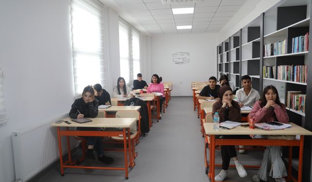 Battalgazi’de Öğrencilere Ücretsiz LGS ve YKS Desteği