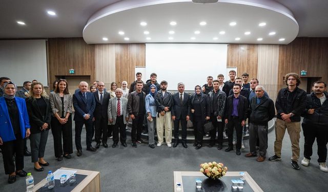 Vali Doğan Öğrencilerle Tecrübelerini Paylaştı