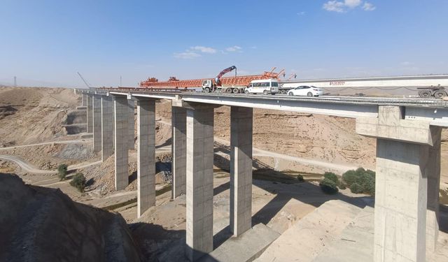 Van- Hakkâri Karayolu’nda Çamlık (Kelegom) Viyadüğü Ulaşıma Açıldı