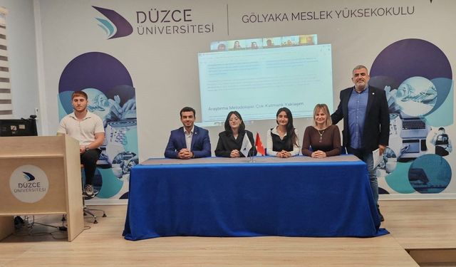 Düzce Üniversitesi Öğrencileri Uluslararası Kongrede Bildiri Sundu