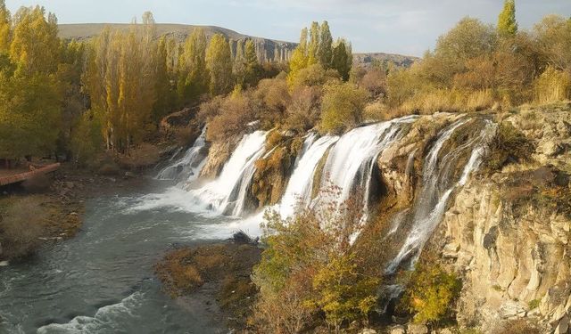 Van’da Sonbahar Renkleri Doğaseverleri Büyülüyor