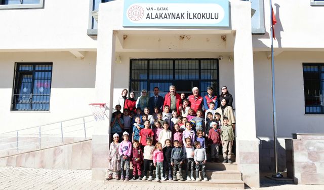 Van'da  Öğrencilere Kızılay Desteği