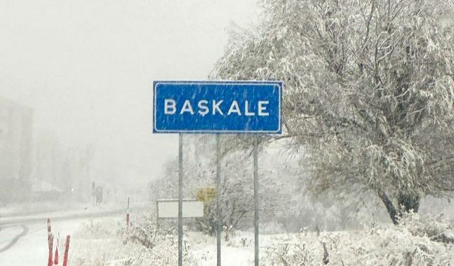 Van Başkale Beyaza Büründü: Kar Yağışı Günlük Yaşamı Etkiliyor