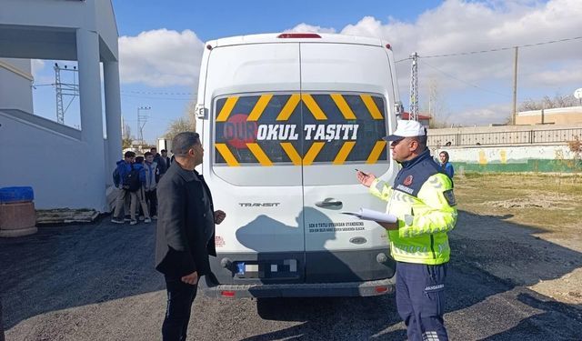 Van Edremit’te Okul Servisleri Jandarma Denetiminden Geçti