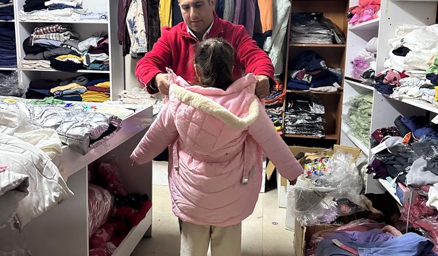 Van Muradiye'de Kızılay'dan kışlık giyim desteği