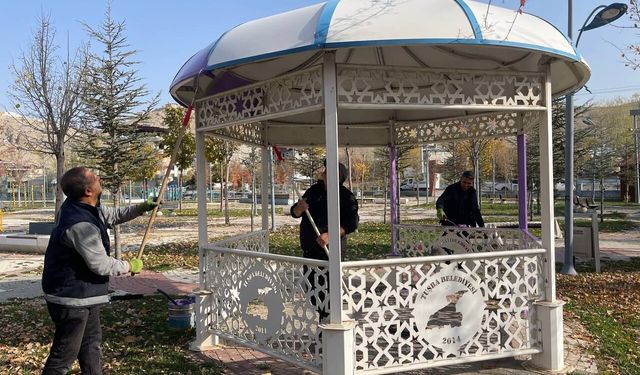 Van Tuşba Belediyesi Esenyurt Parkı’nda Çardakları Yeniledi