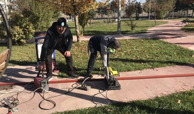 Van Tuşba’da Parklarda Bakım ve Yenileme Çalışmaları Sürüyor