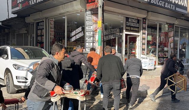 Van İpekyolu Belediyesi Zabıta Ekipleri Seyyar Satıcı ve Yol İşgali Denetimlerini Sürdürüyor