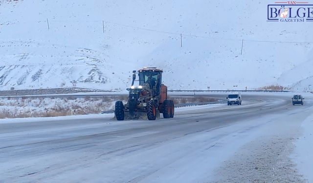 Van–Bahçesaray Karayolu Çığ Nedeniyle Ulaşıma Kapatıldı