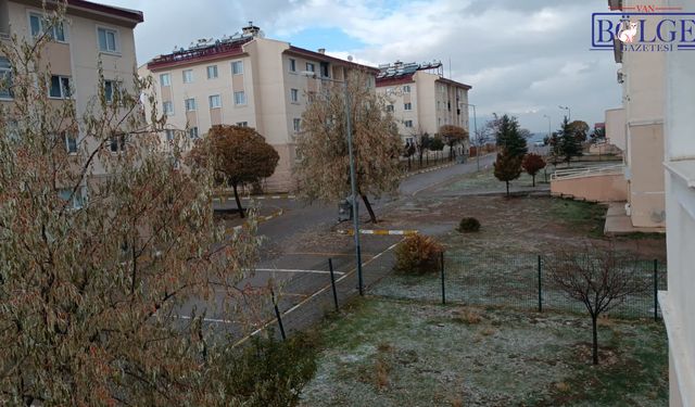 Van’ın Erciş İlçesine Yılın İlk Karı Yağdı