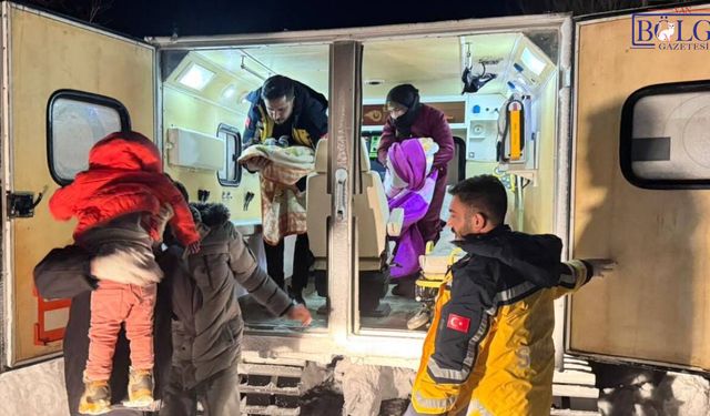Ağrı'da Kar Nedeniyle Yolu Kapalı Köydeki Bebek Paletli Ambulansla Hastaneye Kaldırıldı