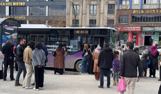 Yüksekova’da Hayat Durdu! Servisçiler Halkı Mağdur Etti
