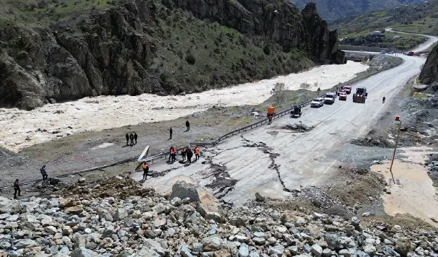 Hakkari–Van Yolunda Heyelan Krizi: Ulaşım Kısmen Açıldı