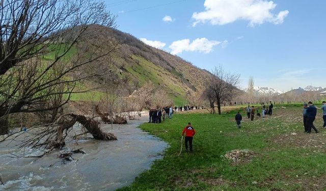 Dereye Düşen 8 Yaşındaki Çocuk Kayıp: Arama Çalışmalarına Ara Verildi