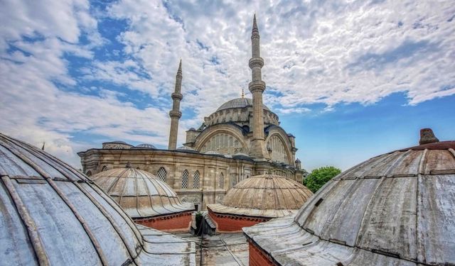 İstanbul'a Yağmur Geri Dönüyor: Uzmanlardan Peş Peşe Uyarılar!